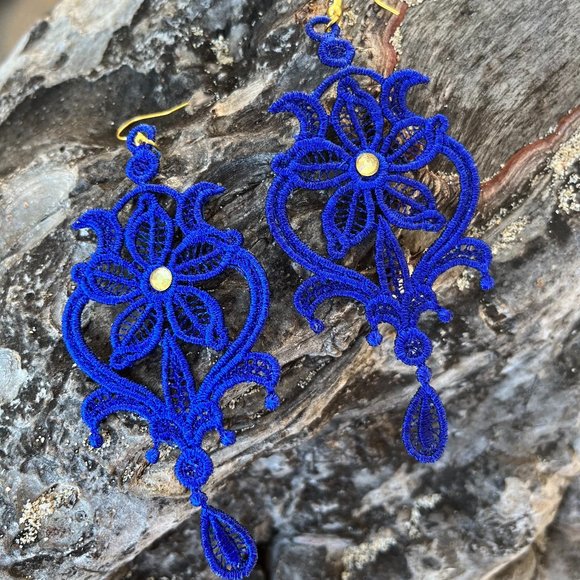NWT Handmade Embroidered Lace CUSTOM Earrings - Picture 1 of 3
